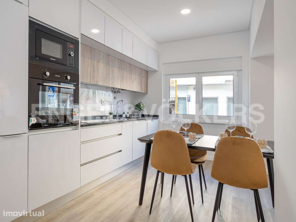 T2 com varanda em total renovação em S.Domingos de Benfica - Grande imagem: 5/13