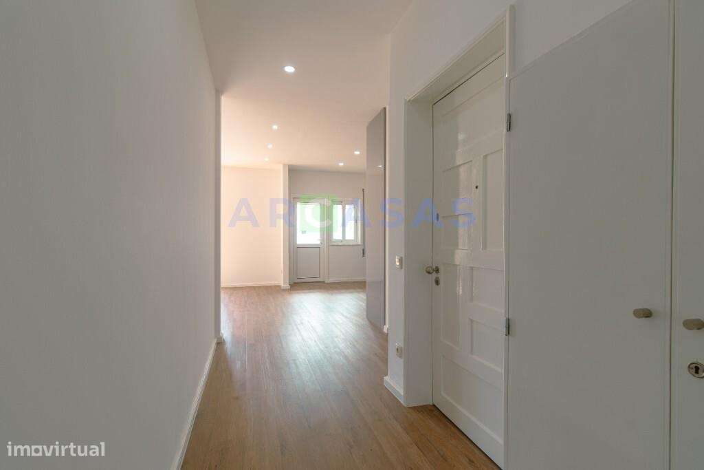 Apartamento T3 com garagem e varandas em Águas Santas, Maia-10