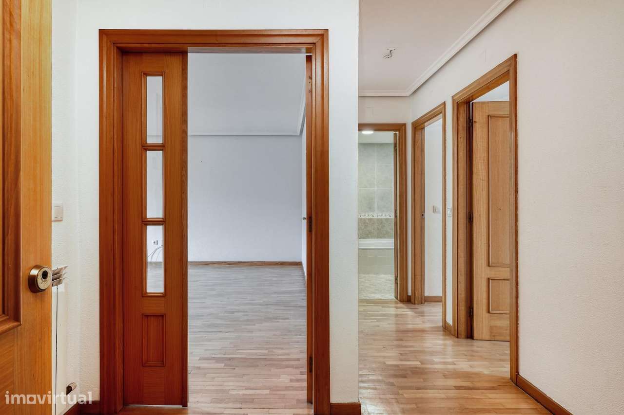 Apartamento T2 na Quinta da Fonte da Prata, Moita | Arrecadação... - Grande imagem: 5/23