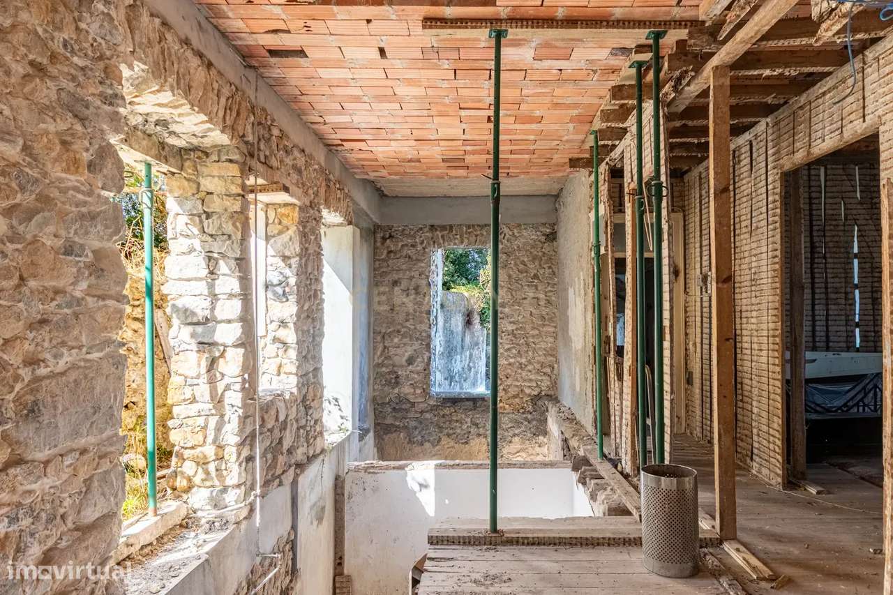 Hotel de 4 Estrelas com Projeto Aprovado e Mobilidade Única na Vila de-8
