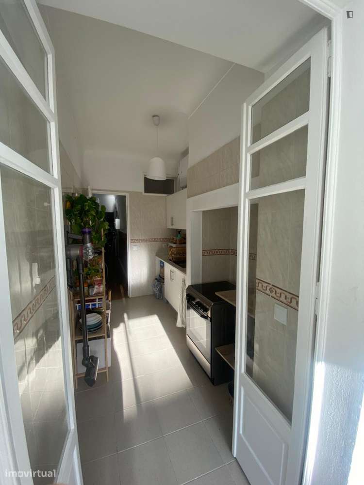 Quarto - localizado em Anjos Lisbon - Grande imagem: 5/7