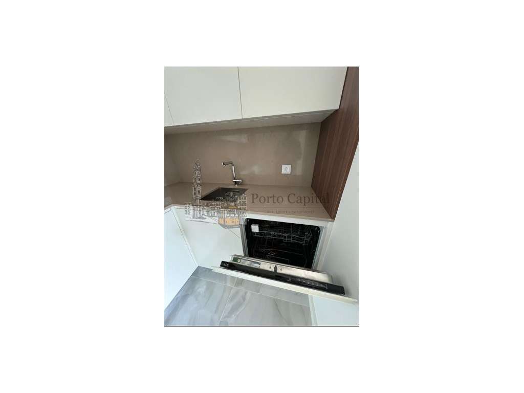 EXCELENTE APARTAMENTO T0, COM VARANDA, JUNTO AO METRO EM VILA NOVA ... - Grande imagem: 4/20