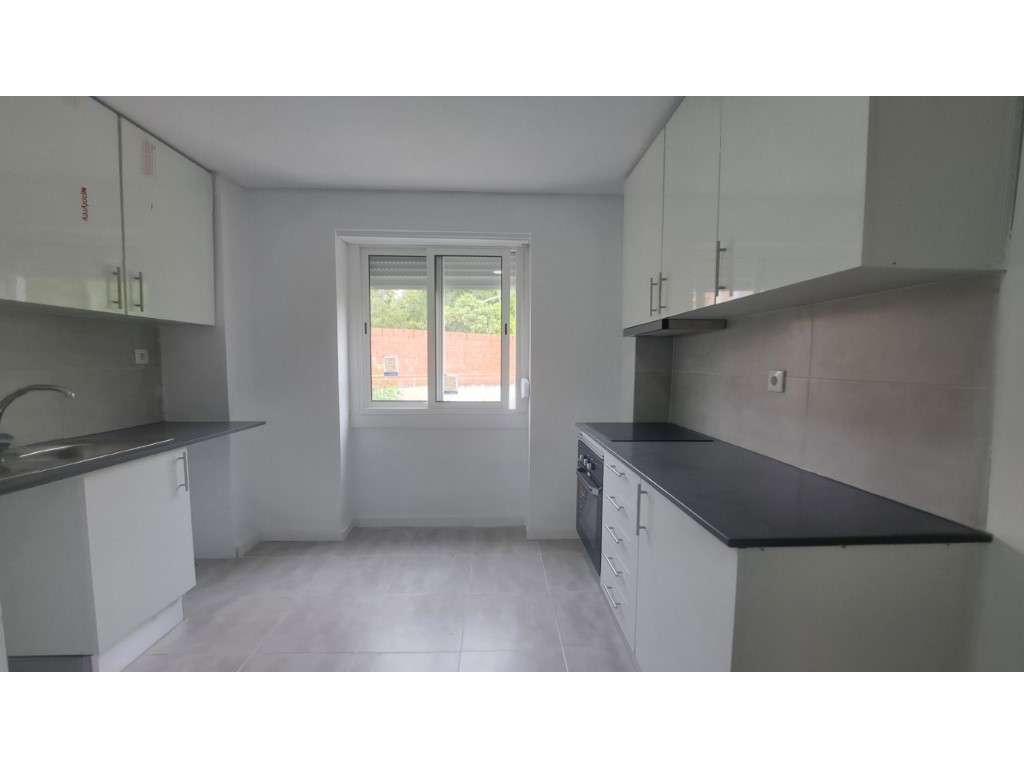 Apartamento T2 Almada Centro Recuperado-25