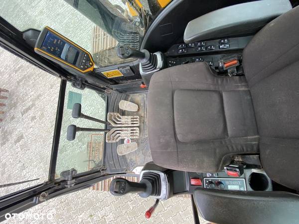 JCB JS220 LC - 12