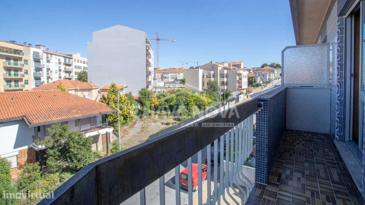 T2 com varanda e 2 casas de banho em Gaia-3