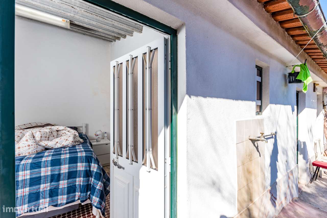 MORADIA T1 + ANEXOS E TERRENO | BEMPOSTA | ABRANTES-39