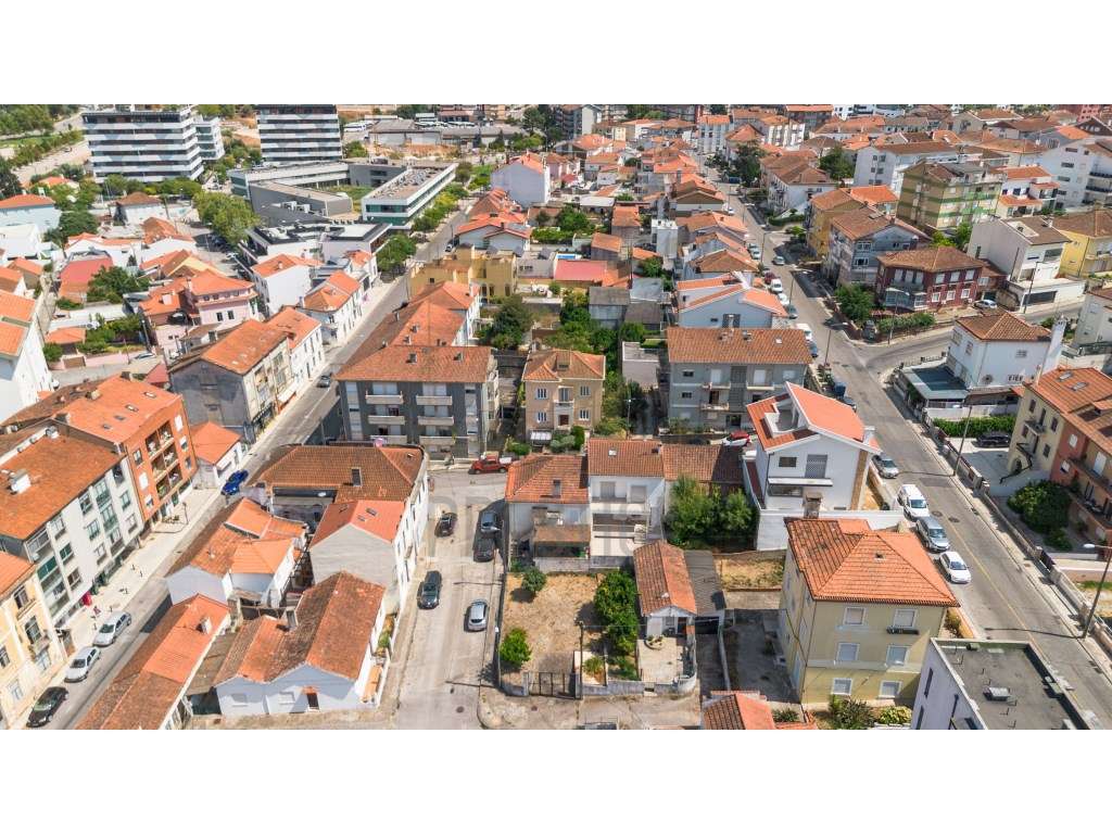 Moradia T8 no Bairro Norton de Matos-50