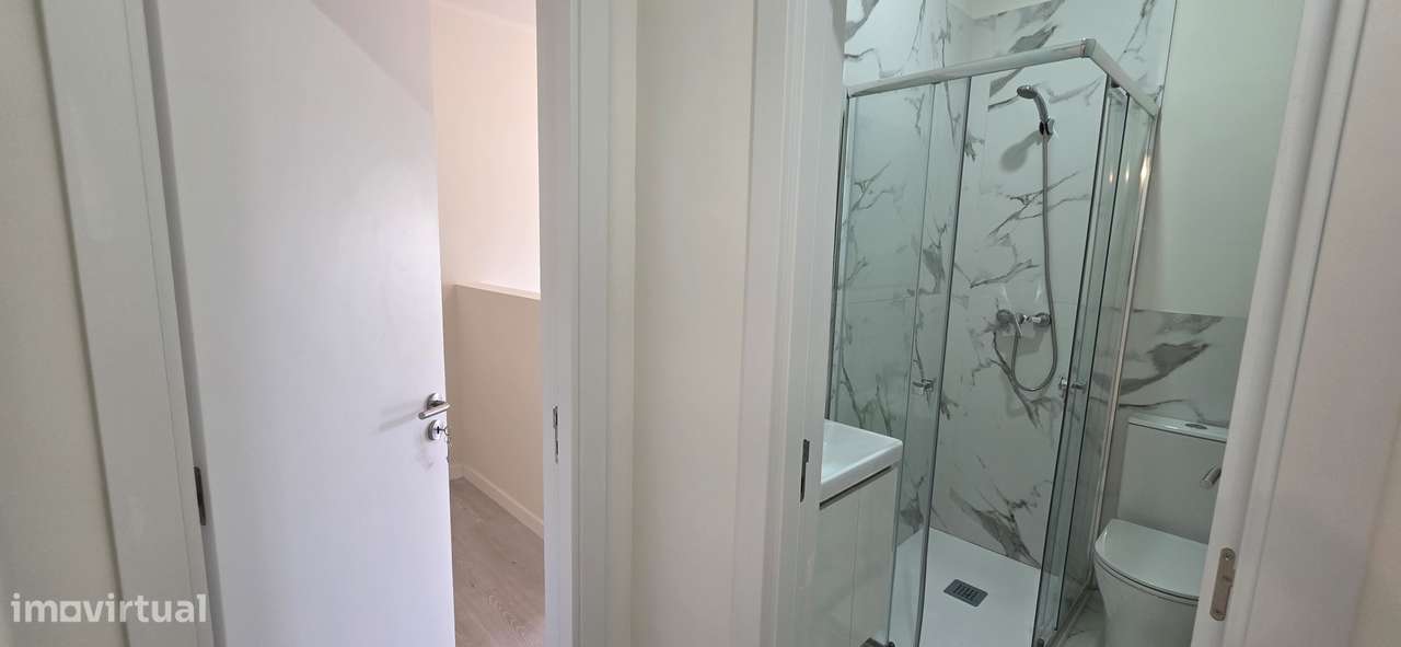 Apartamento T2 Remodelado em Lisboa - Oportunidade Imperdível!-13
