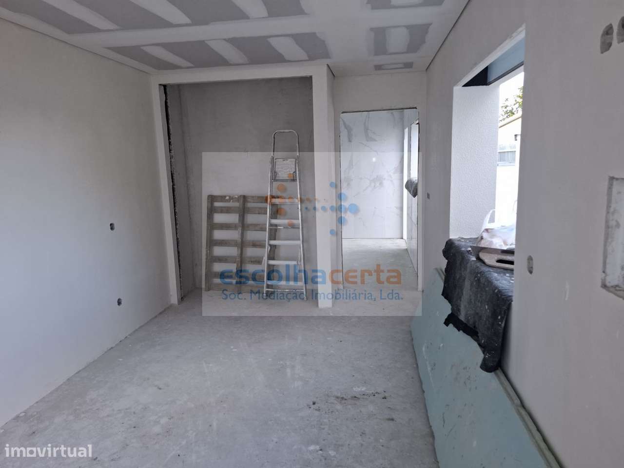 MORADIA TÉRREA T4 ISOLADA EM CONSTRUÇÃO - FERNÃO FERRO-7