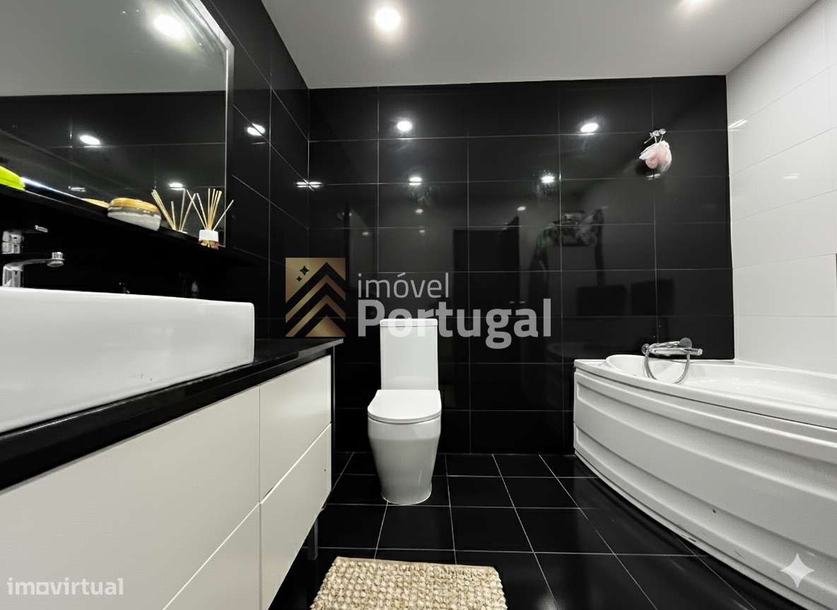 Amplo Ap. T4 Equipado, Prédio com Garagem Box e 2 Elevadores-24