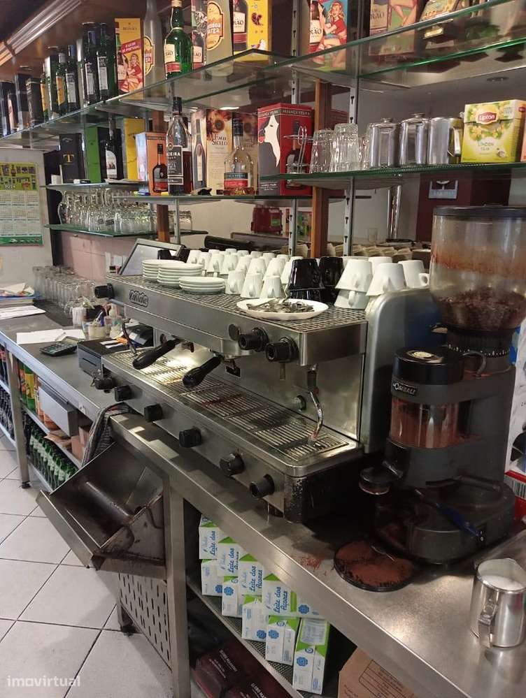 GRANDE OPORTUNIDADE ! TRESPASE DE CAFE EM GAIA-17