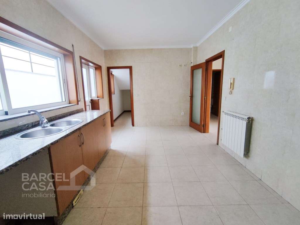 Moradia T4 em Abade de Neiva na encosta do Sardoal - Grande imagem: 4/35