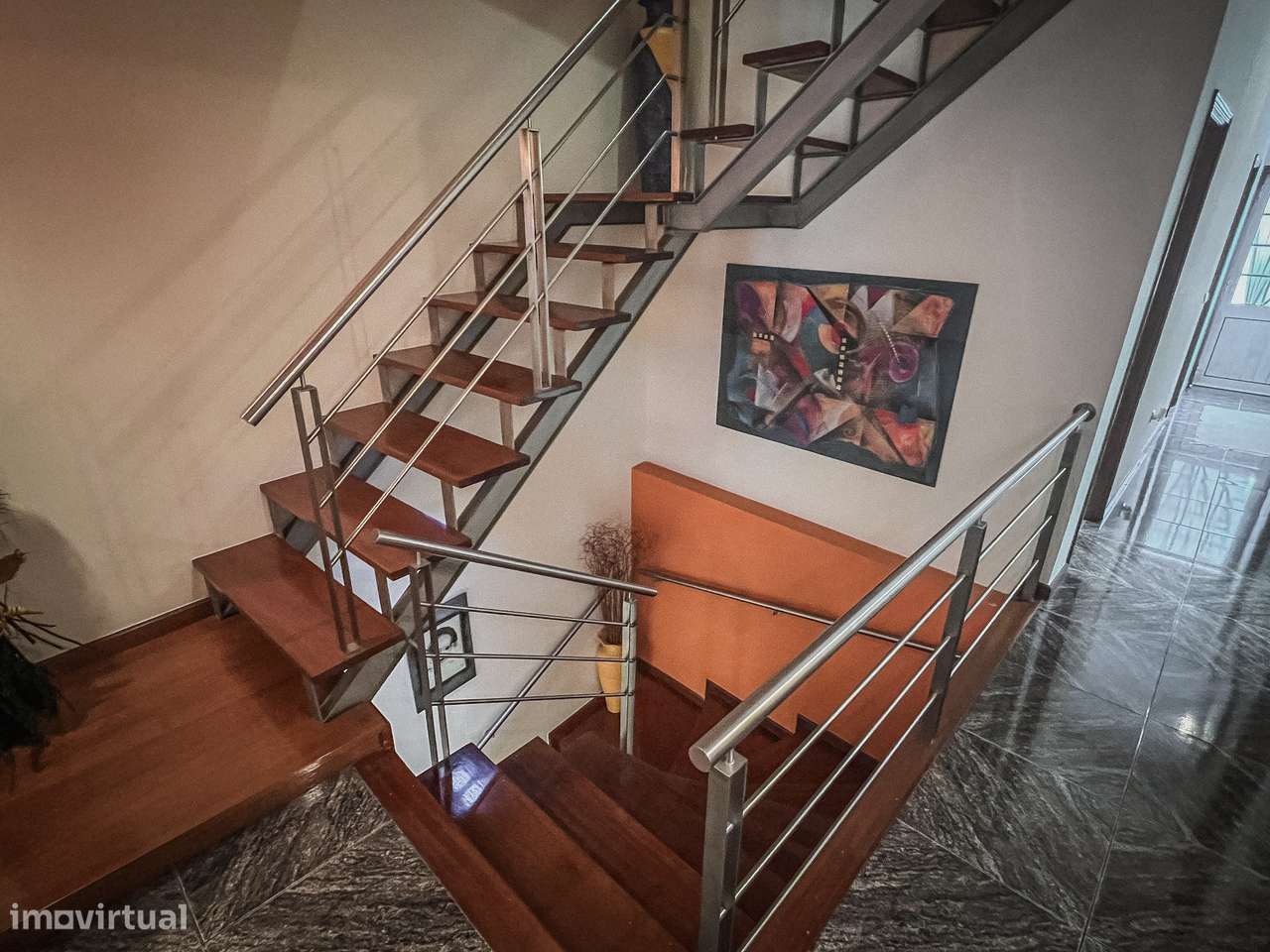 Moradia T4 no Centro de Santo Tirso com Terraço e Jardim-6