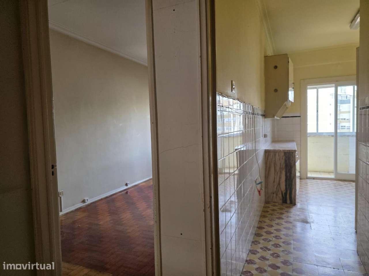 Apartamento T2 para Remodelação Total em Benfica - Grande imagem: 4/18