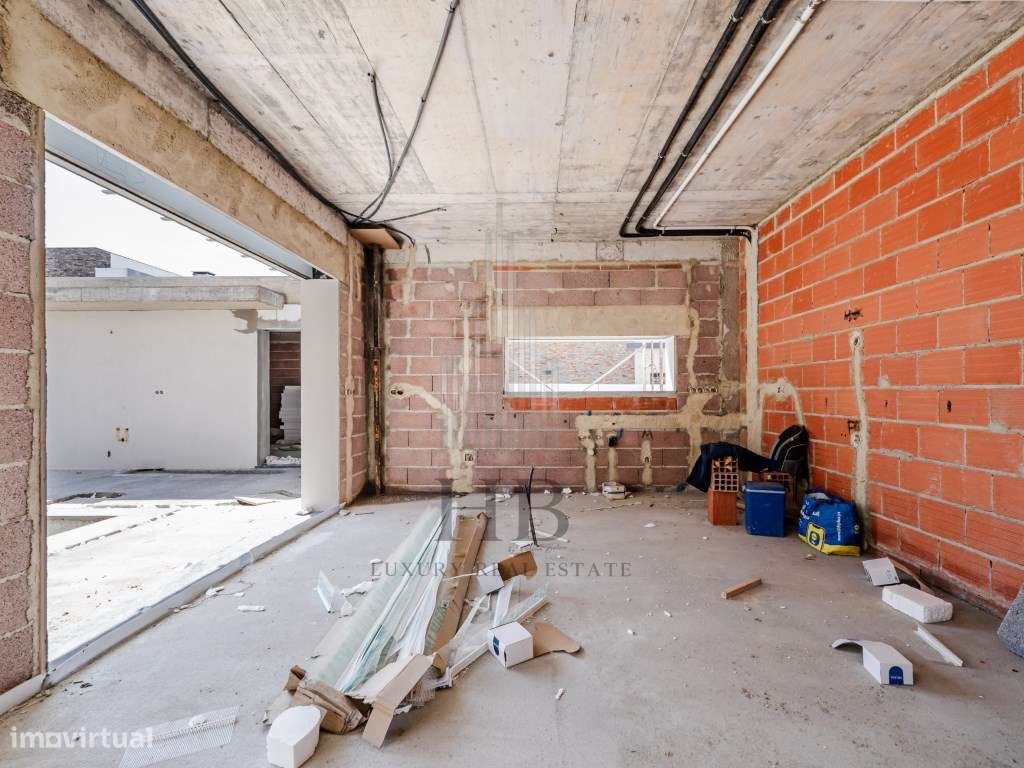 Moradia T4 de Luxo com Piscina Privativa e Jardim | Mafra-54