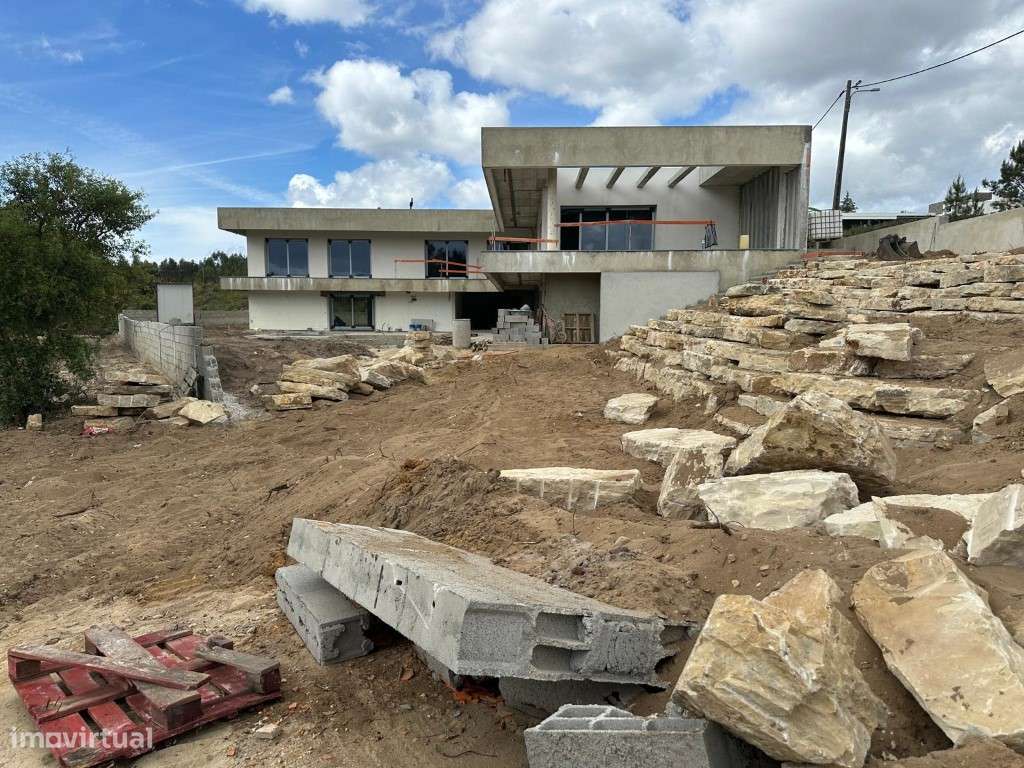 Moradia T5 de Luxo | Vila Alegre, Fernão Ferro-48