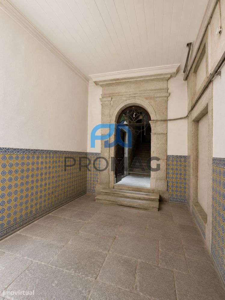 Prédio com Comércio - Baixa do Porto-9