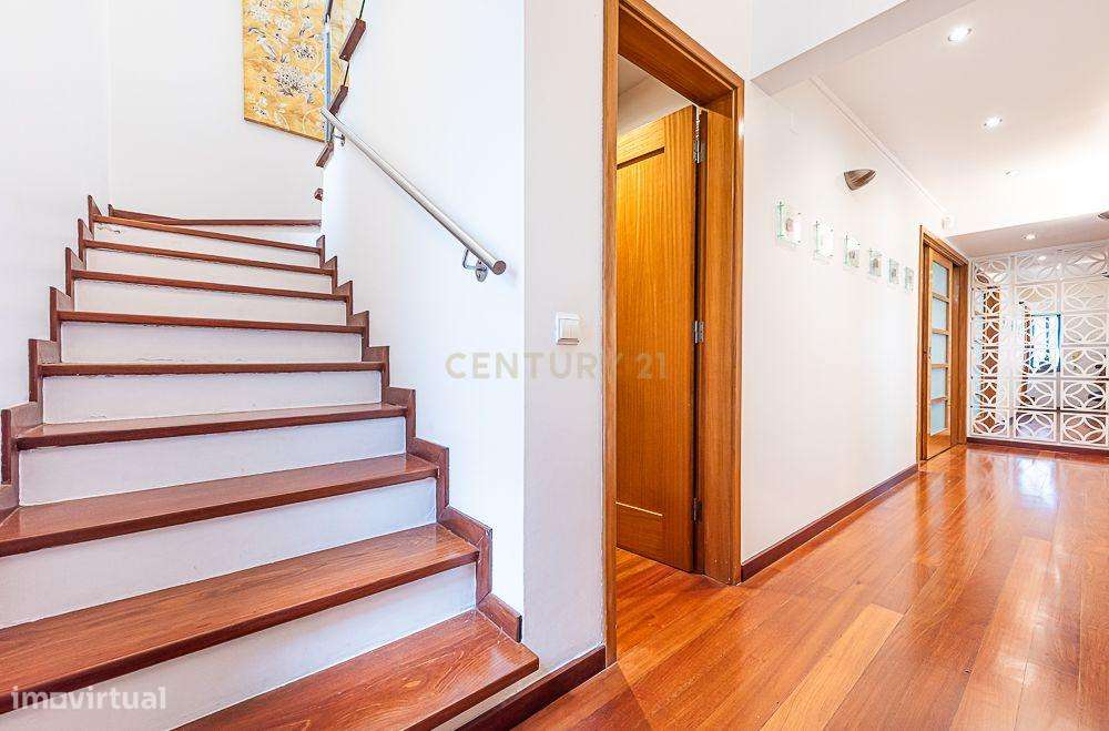 Moradia Geminada T4 com Escritório Independente | Quinta do Chiado-12