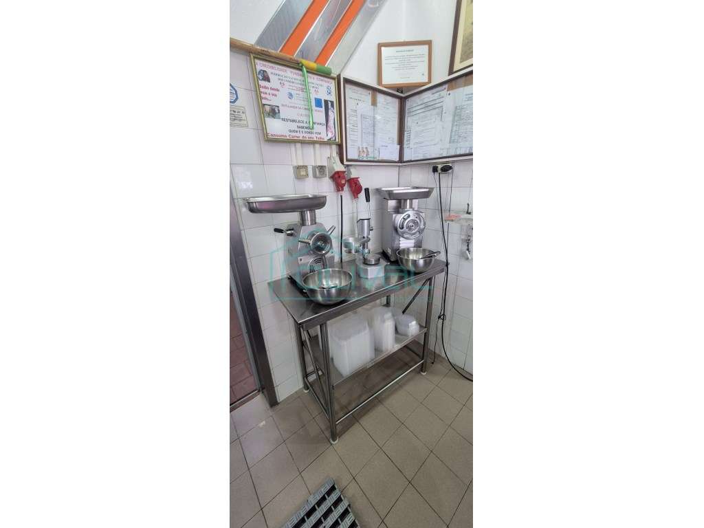 Talho e Charcutaria Tradicional - O Comércio de Proximidade no Port...-30