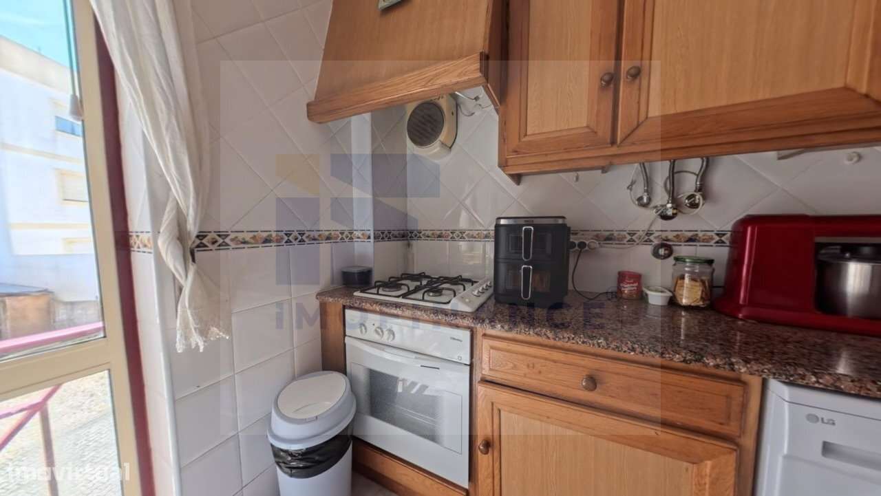 Excelente Apartamento T2, segunda linha de mar-13