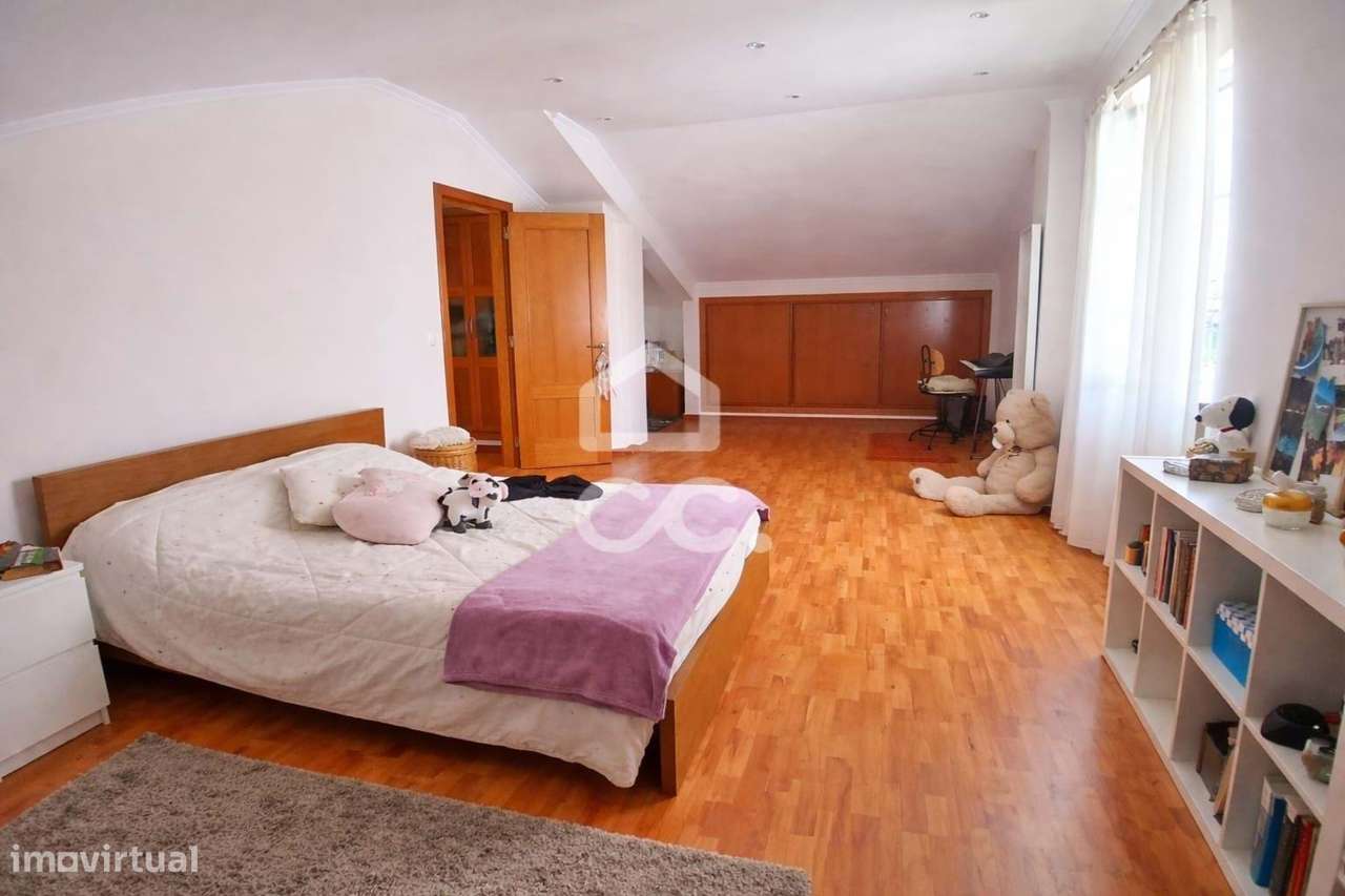 Moradia T3 com Piscina e Garagem em Azeitão-15