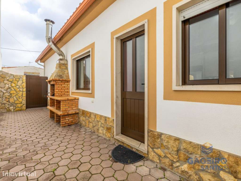 Moradia T2 com Jardim e Churrasqueira a 5 Minutos da Praia-20