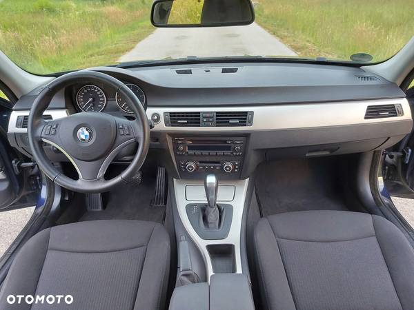 BMW Seria 3 320i Touring Edition Exclusive - 23