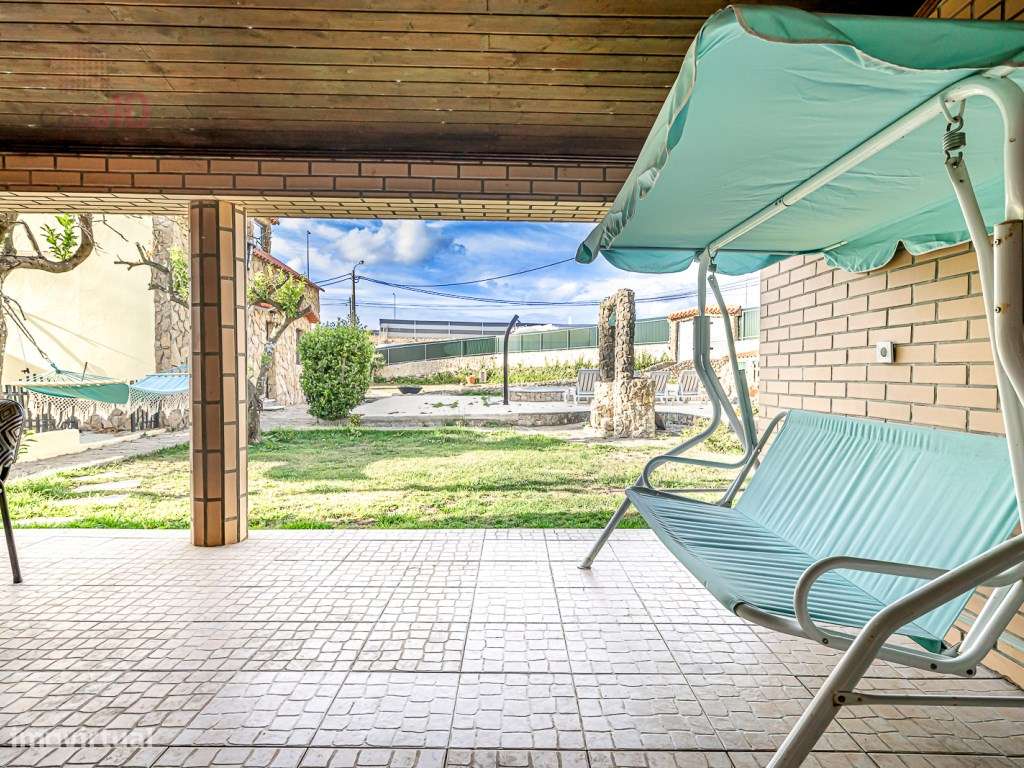 Moradia T5 renovada em Algueirão-Mem Martins, com piscina e jardim-29