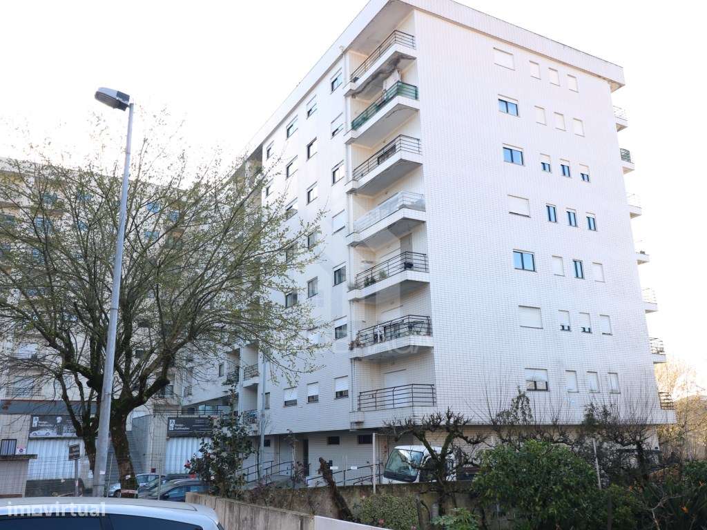 Venda Apartamento T2 Mobilado e Equipado em Lomar, Braga-18