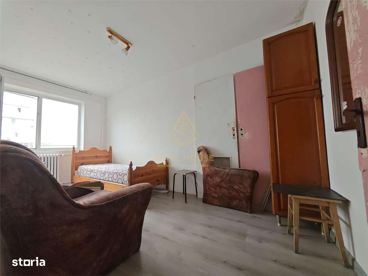 Apartament cu 3 camere de vanzare, zona Milcov-4