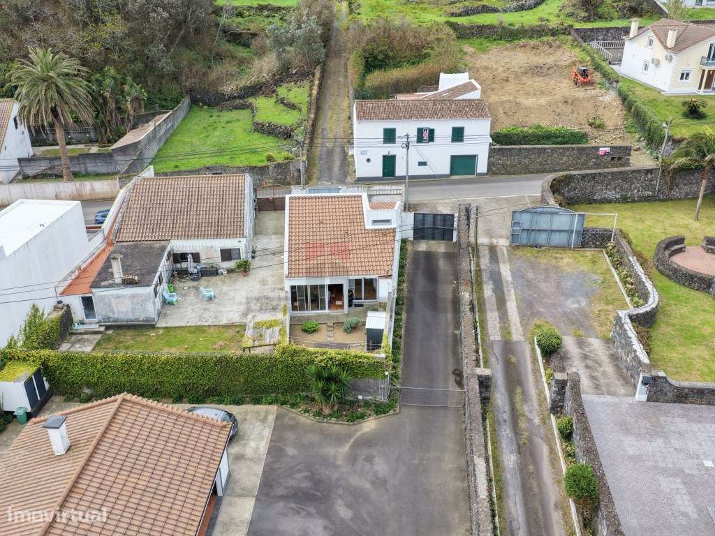 Moradia Térrea em Fenais da Luz: Conforto e Proximidade ao Mar-20