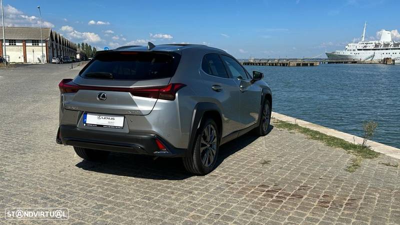 Lexus UX 250h Sport - 5