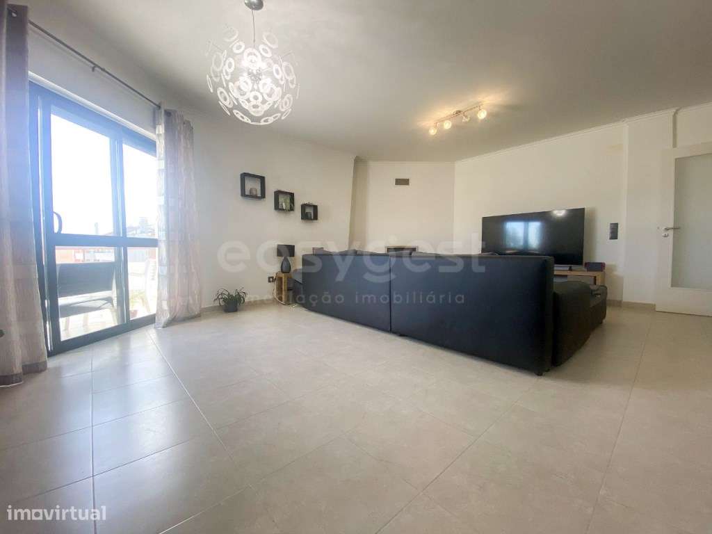 T3 com terraço e 2 parqueamentos na Vila Serena, Pinhal Novo - Grande imagem: 4/32