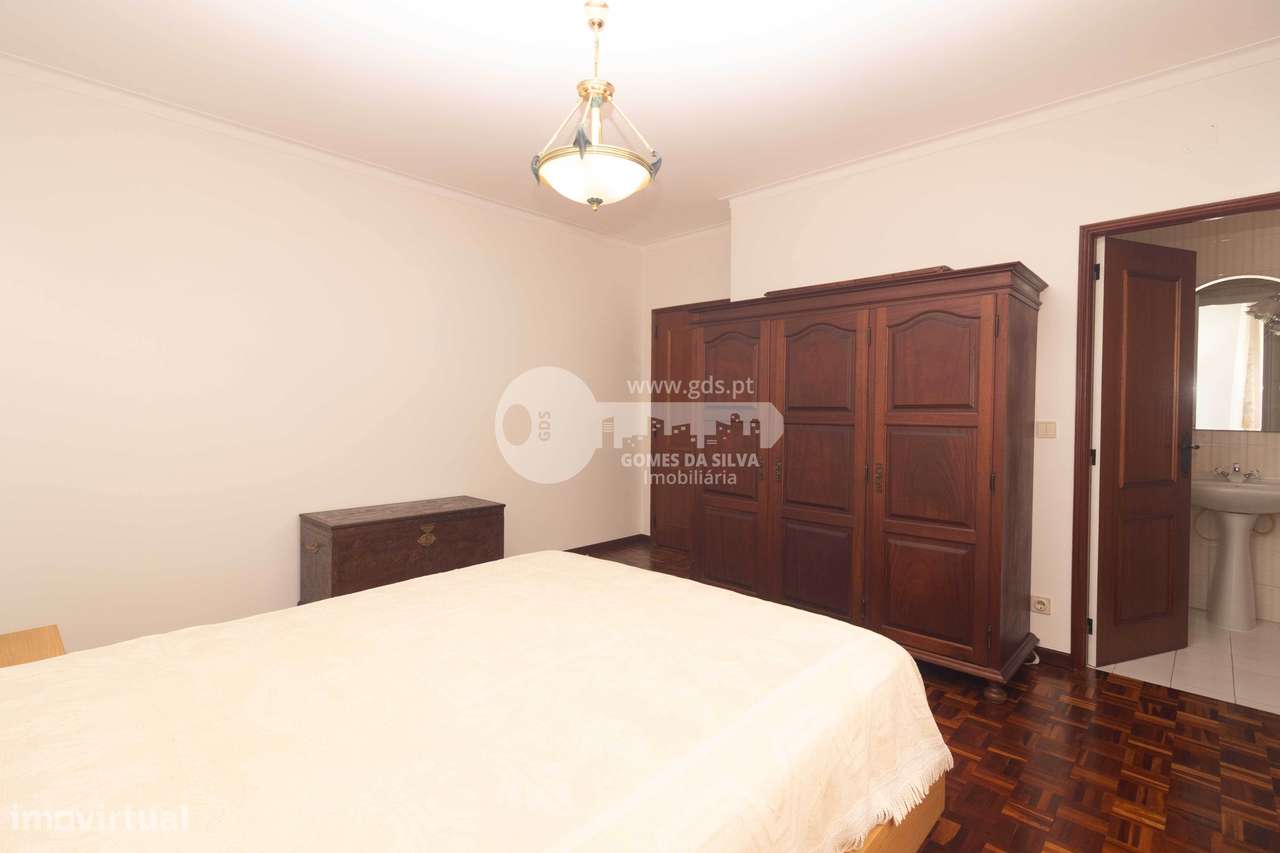 Apartamento T3 c/ lugar de garagem - Edifício do Galo-25