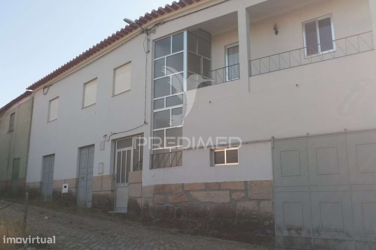 Moradia T3 no Centro de Espinho – Mangualde - Grande imagem: 2/26