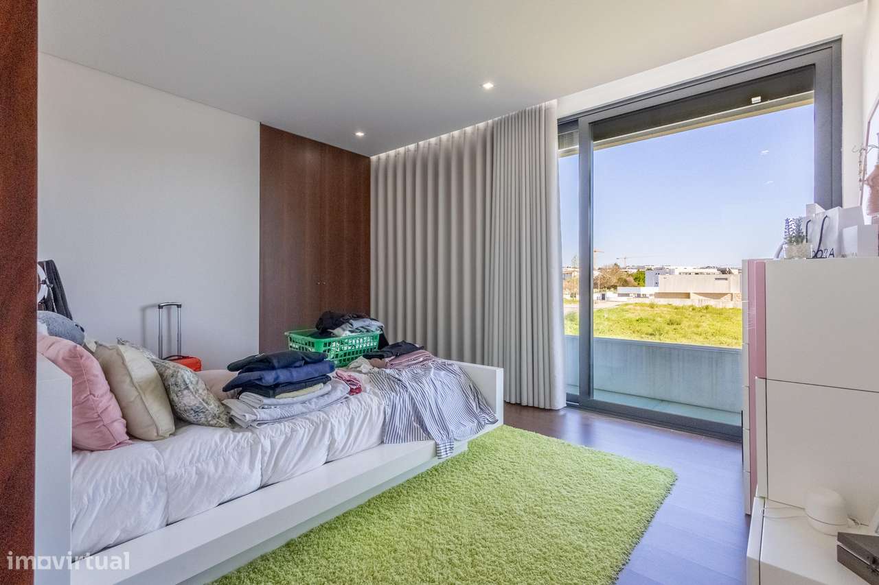 Excelente moradia moderna, local recatado com piscina-37