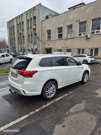 Mitsubishi Outlander - 8