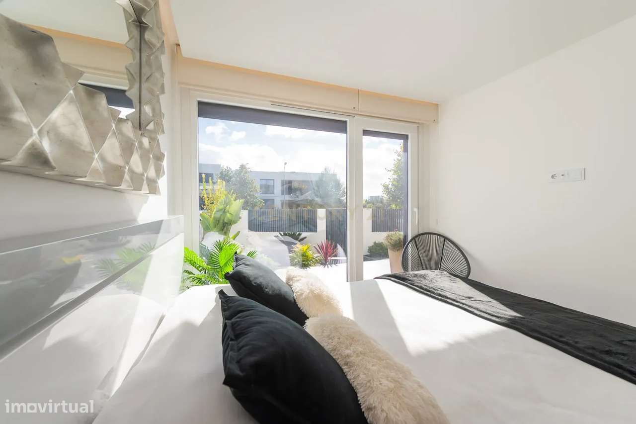 Excelente moradia geminada V4 em Urbanização nova na zona de Albarraqu-33