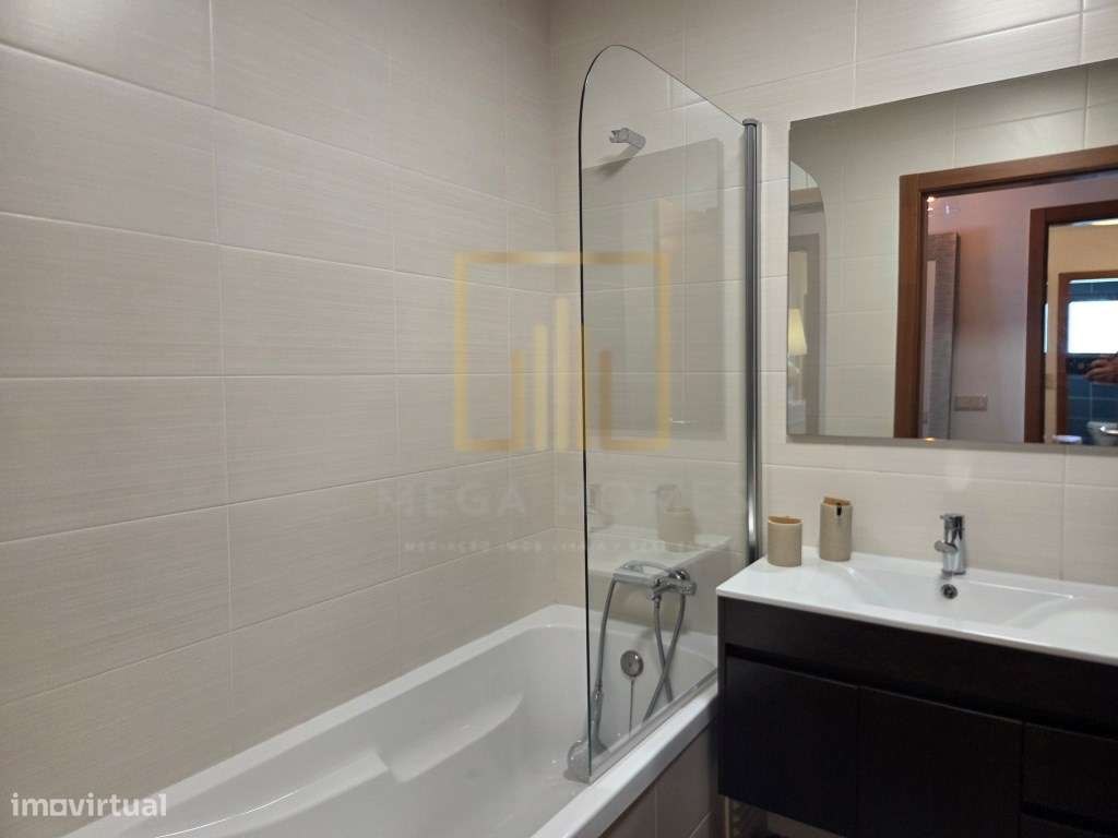 T3 amplo, seminovo, com lugar de estacionamento, em Cerro Ruivo, Po...-18