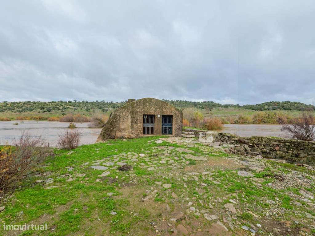 Quinta com quatro suítes e moínho, junto ao Rio Guadiana-19