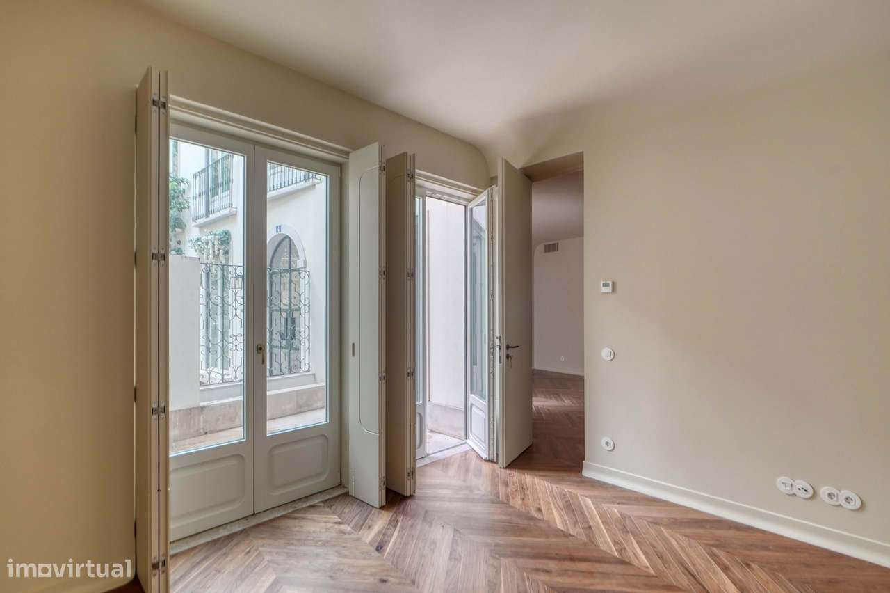 Oportunidade Única em Alfama – T1 Novo com Pátio - Grande imagem: 5/16