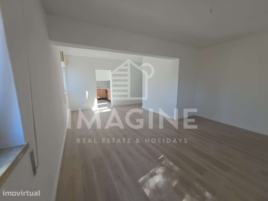 Apartamento T2 Remodelado e equipado em Setúbal-21