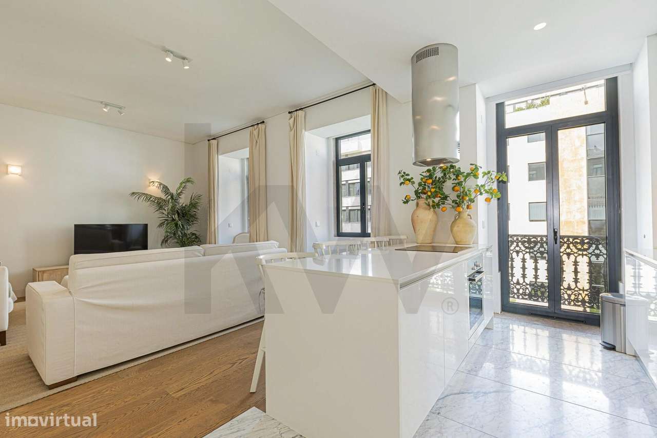 Apartamento T2 Com Garagem E Varandas Junto A Avenida Da Liberdade