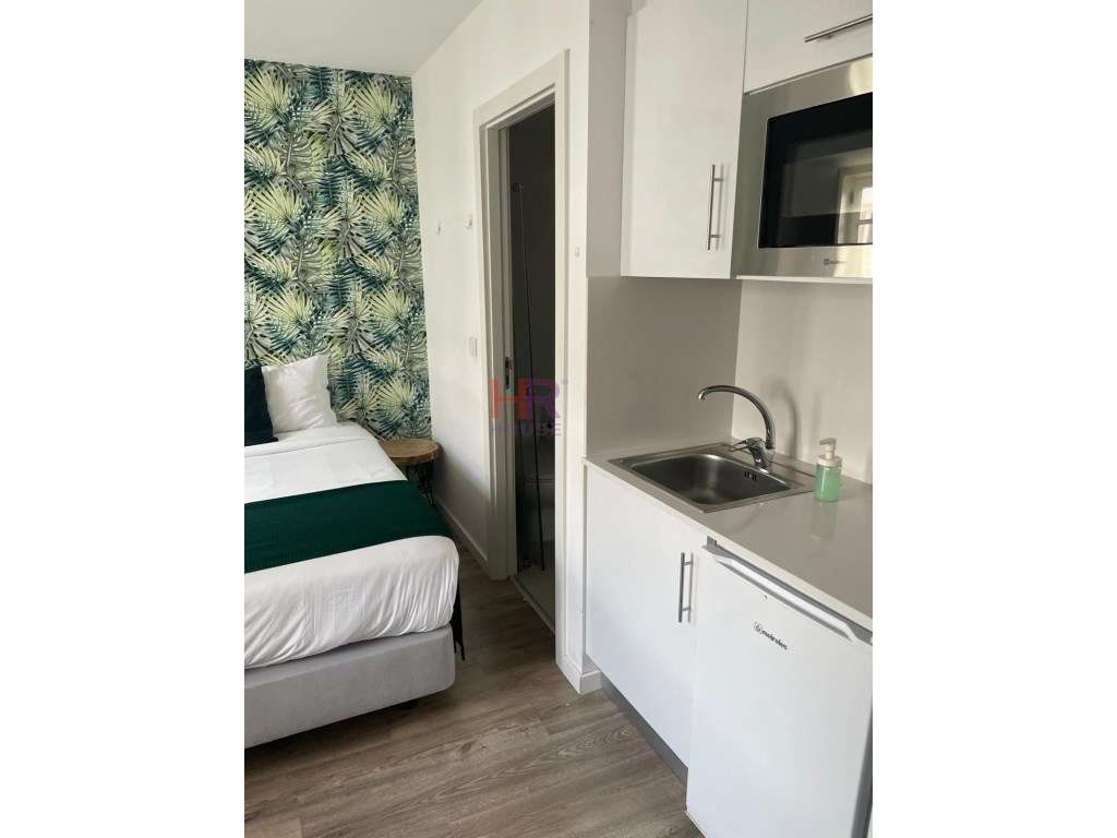 Vende-se Prédio com 8 estúdios mobilados e equipados.-17