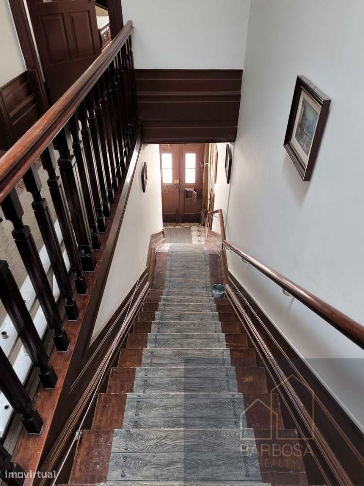 Moradia ANTAS - Av. F. Magalhaes - possivel prédio R/Ch+5! Zona ARU!-16