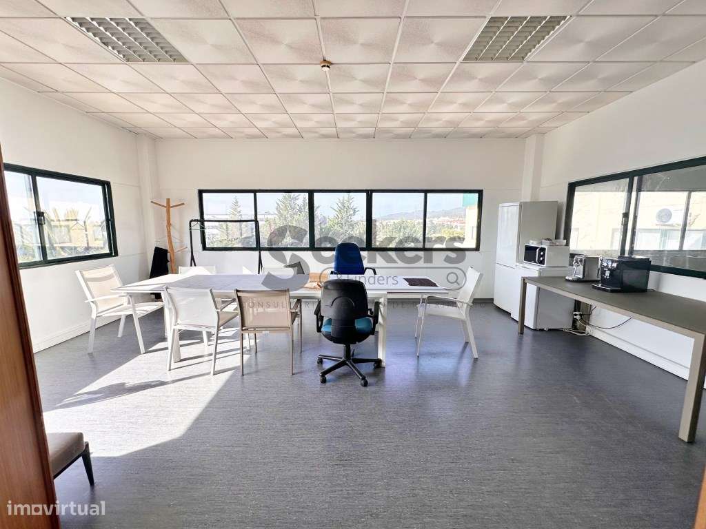 Armazém e escritório no Centro Empresarial Sintra Estoril com 1200 m2-12