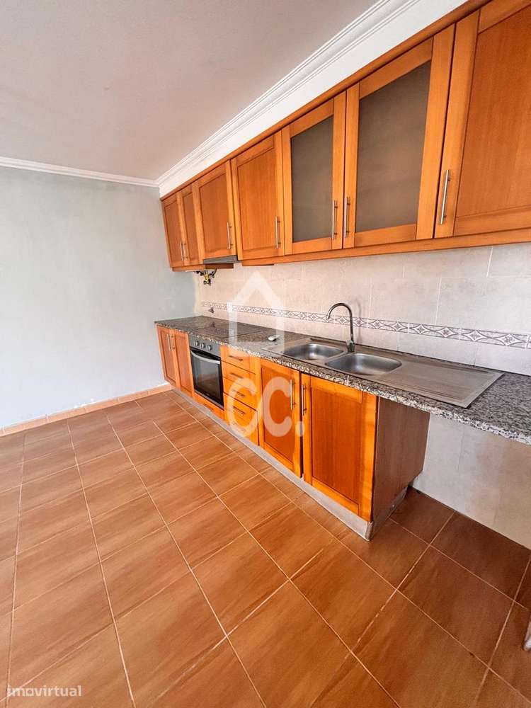 OPORTUNIDADE DE INVESTIMENTO---Moradia T2, Kitchenette, 2 WC de serviç-9