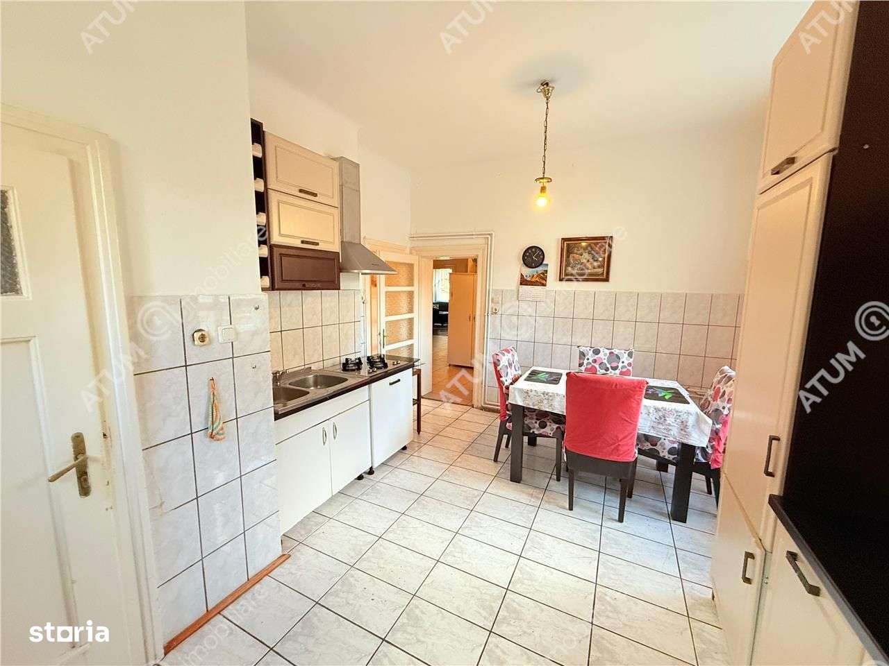 Apartament cu 4 camere la casa cu garaj terasa si curte zona Sub Arini-19
