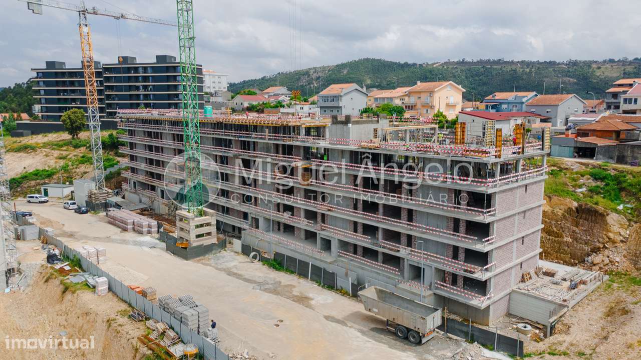 T2 3º piso - qualidade premium e ótima exposição solar-5