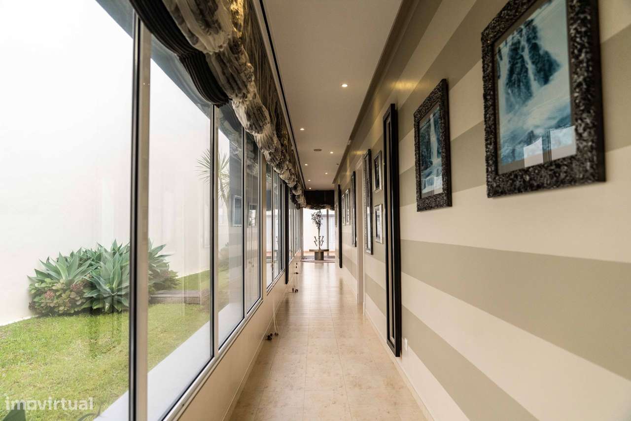 Luxuosa Moradia com 4 quartos localizada em Rosto do Cão - São Roque-24